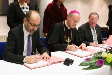 Bild zur News "NRW: Kirchen verpflichten sich zur verbindlichen Zusammenarbeit"